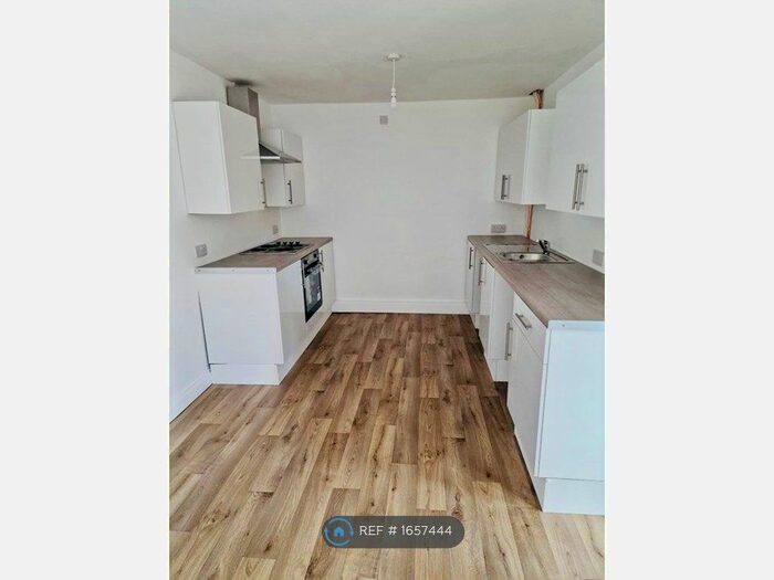 3 Bedroom End Of Terrace House To Rent In Gateways, Wakefield, WF1