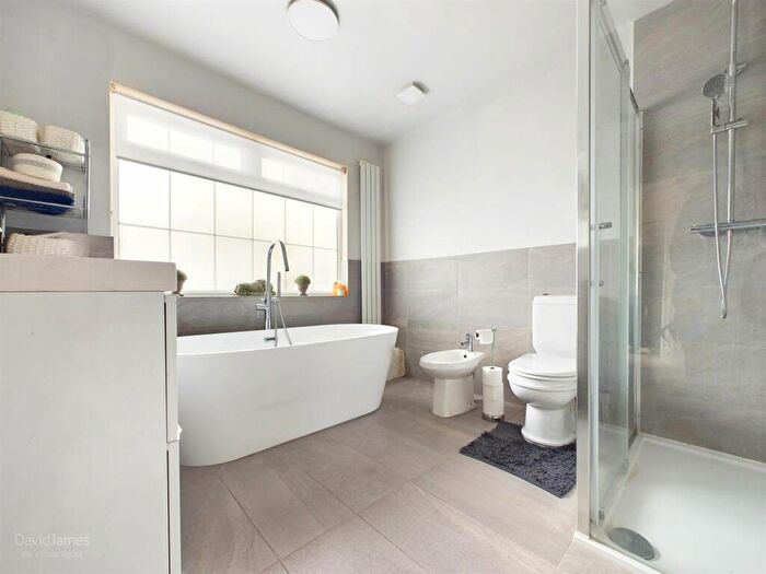4 Bedroom Detached House For Sale In Oakdale Road, Carlton, Nottingham, NG4