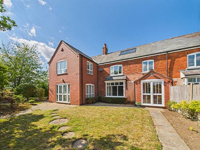 4 Bedroom Semi-Detached House For Sale In Hanby Lane, Willoughby, Alford, LN13