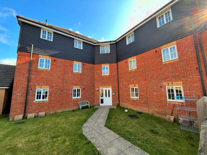 2 Bedroom Flat To Rent In Carter Close, Hawkinge, Folkestone, Kent, CT18