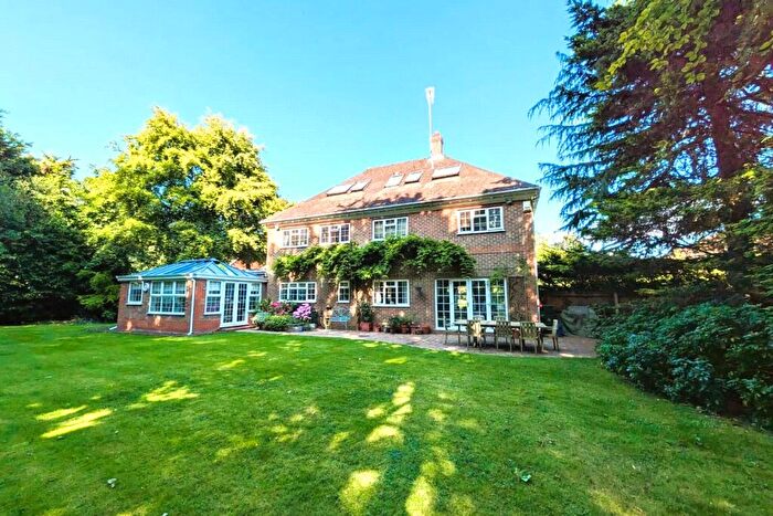 7 Bedroom House For Sale In Kestrel Close, Ewshot, Farnham, Hampshire, GU10