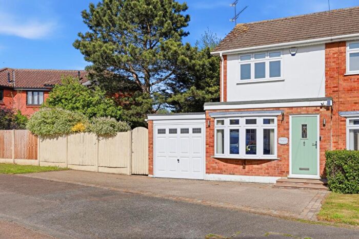 3 Bedroom Semi-Detached House For Sale In Great Fox Meadow, Kelvedon Hatch, Brentwood, Essex, CM15