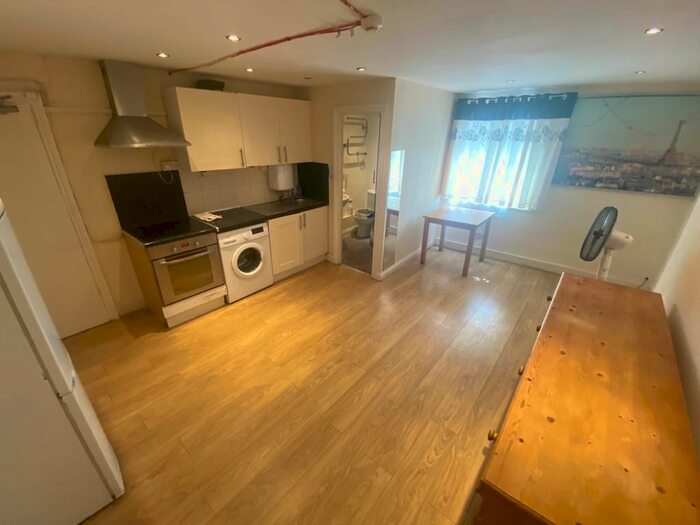 Studio To Rent In London Road, Croydon CR0