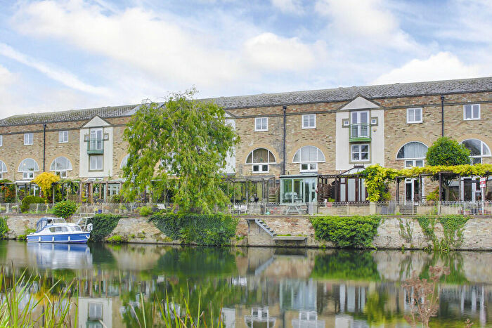 3 Bedroom Town House To Rent In River Terrace, St Neots, PE19