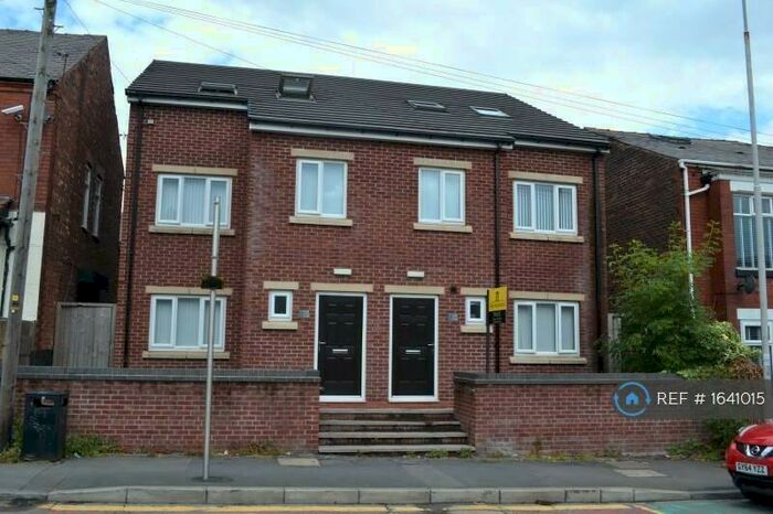 4 Bedroom Semi-Detached House To Rent In Bolton Road, Swinton, Manchester, M27