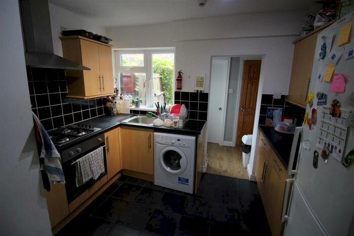 5 Bedroom Terraced House To Rent In **&#;pppw Exc Bills** Middleton Boulevard, Nottingham, - Uon, NG8
