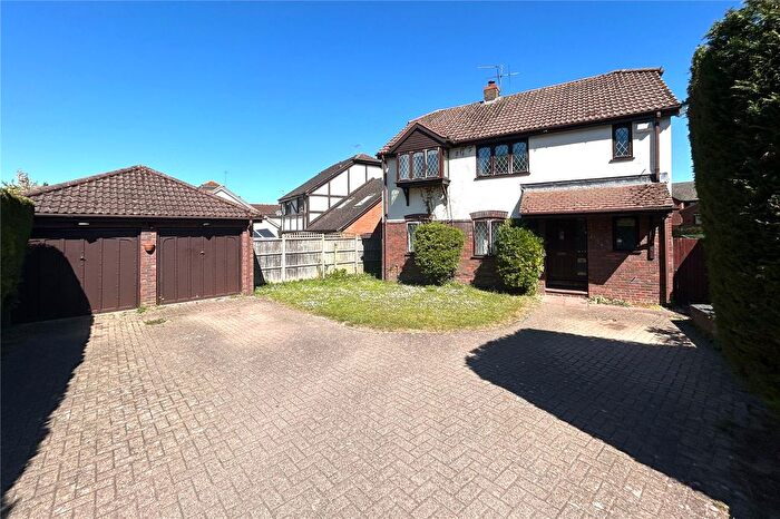 4 Bedroom Detached House For Sale In Driftway Road, Hook, Hampshire, RG27