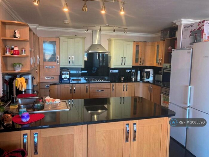 2 Bedroom Flat To Rent In Brecon House, London, E3