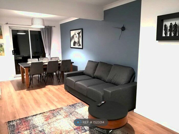 3 Bedroom Semi-Detached House To Rent In Peverel Road, Cambridge, CB5