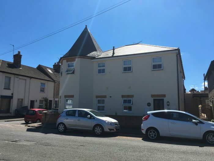 1 Bedroom Flat To Rent In Cobden Mews, Quakers Hall Lane, Sevenoaks, TN13