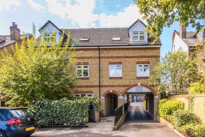 1 Bedroom Flat To Rent In Hanworth Road, Hampton, TW12