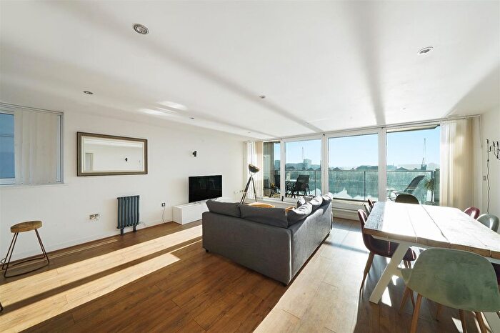 2 Bedroom Detached House For Sale In Coral Apartments, Royal Victoria Dock, E16