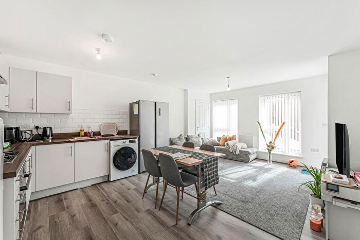 2 Bedroom Flat To Rent In Sparrow Street, Essex, RM13