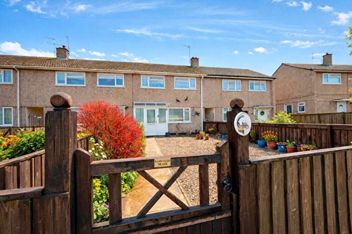 3 Bedroom Terraced House For Sale In Dulverton Avenue, Swindon, SN3