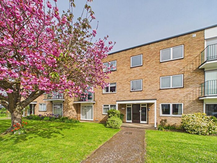 2 Bedroom Flat For Sale In Stevenage Road, Hitchin, SG4