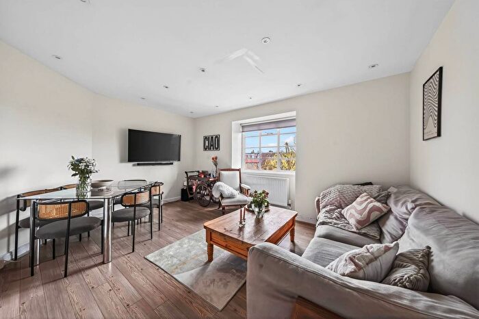 2 Bedroom Flat For Sale In Denison Close, Hampstead Garden Suburb, London, N2