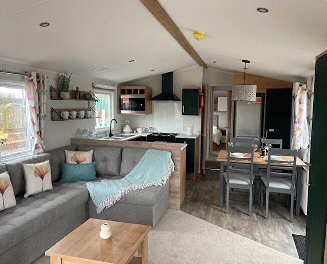 2 Bedroom Mobile/park Home For Sale In The Meadows, Kilwinning, KA13