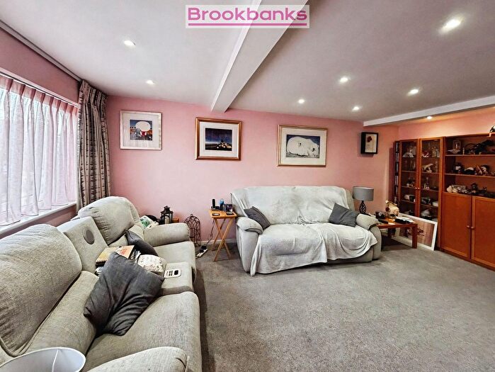 4 Bedroom Town House For Sale In Cyclamen Drive, Swanley, BR8