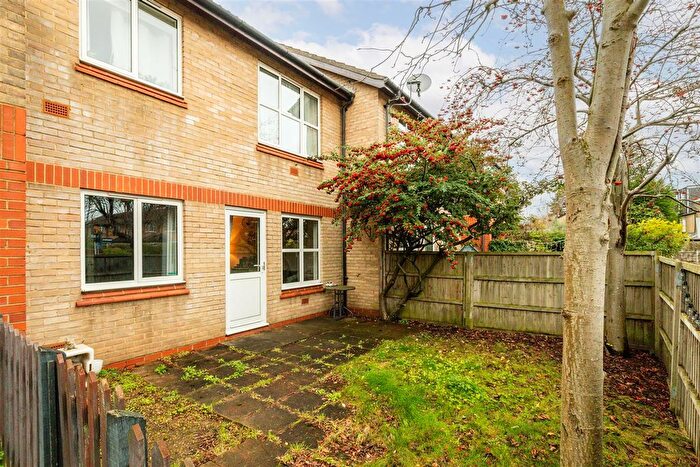 2 Bedroom Flat For Sale In Blyth Close, TW1