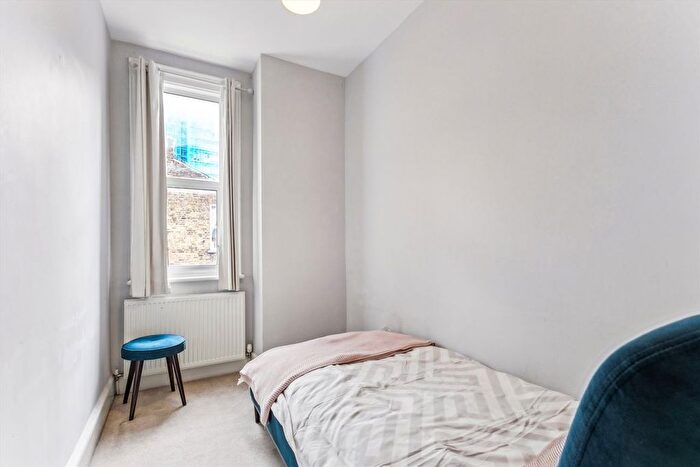 2 Bedroom Flat For Sale In Glengall Road, London, NW6