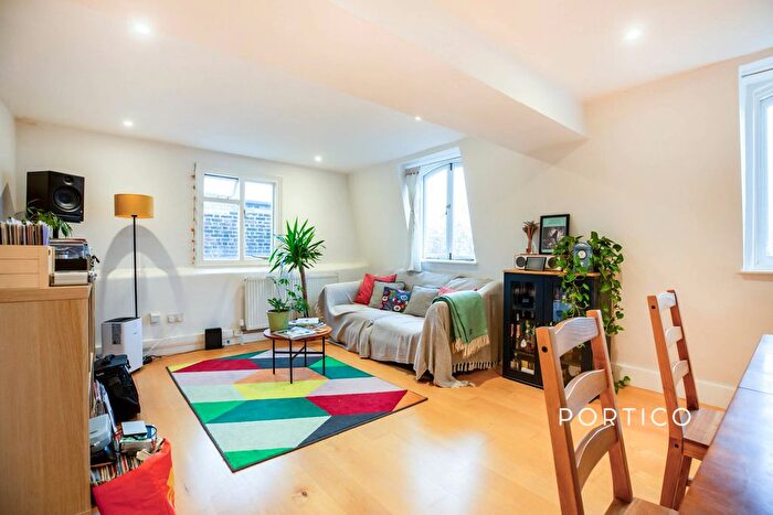 1 Bedroom Flat To Rent In Camberwell Grove, London, SE5
