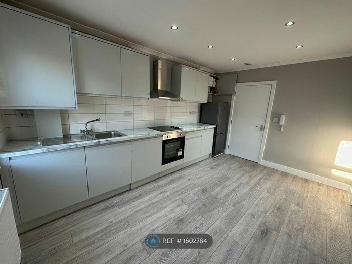 1 Bedroom Flat To Rent In Long Lane, Hillingdon, Uxbridge, UB10