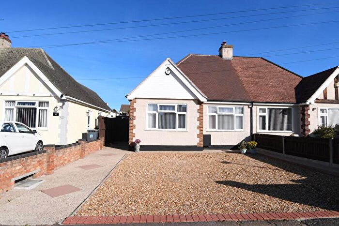 3 Bedroom Bungalow For Sale In Chantry Avenue, Kempston, Bedford, MK42