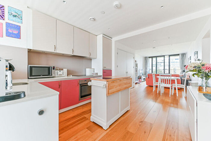 2 Bedroom Flat For Sale In Caithness Walk, East Croydon, Croydon, CR0