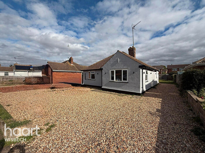 2 Bedroom Detached Bungalow For Sale In Money Bank, Wisbech, PE13