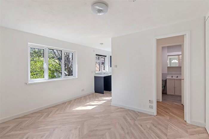 Studio To Rent In Kings Road, Petersfield, GU32