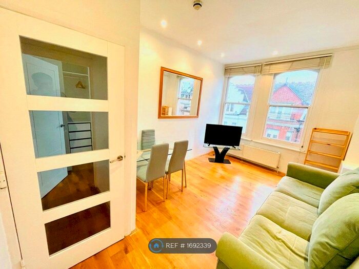 2 Bedroom Flat To Rent In Fulham Road, London, SW6
