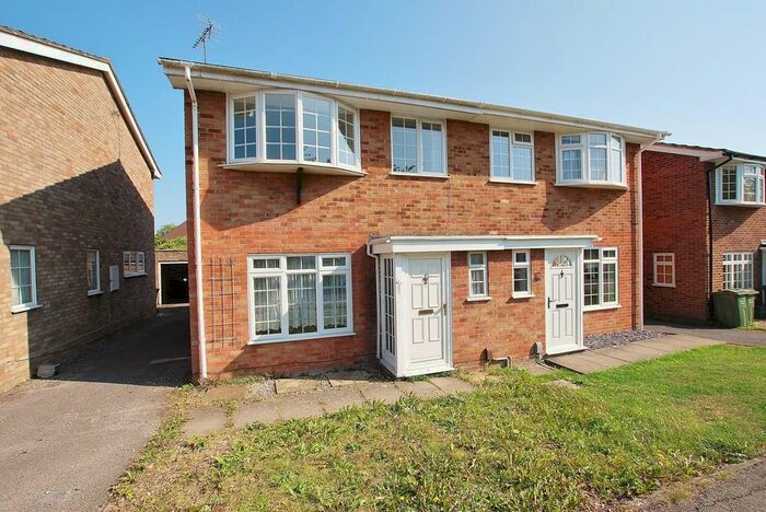 4 Bedroom Semi-Detached House To Rent In Southway, GU2