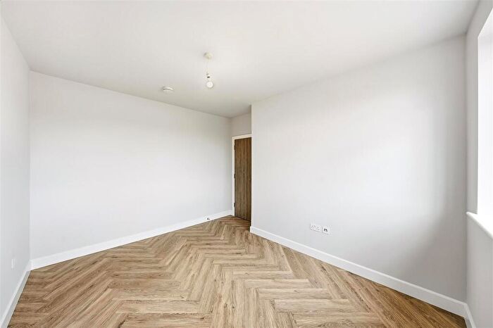 2 Bedroom Flat For Sale In Flat, Pemberton Court, E1