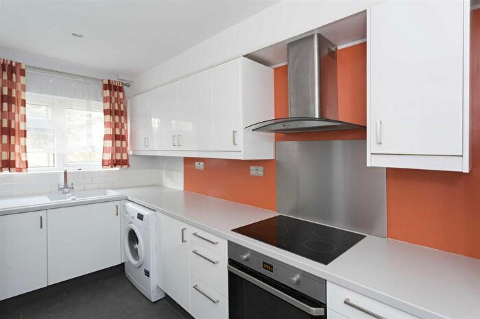 2 Bedroom Maisonette To Rent In St Stephens Close, Walthamstow, E17