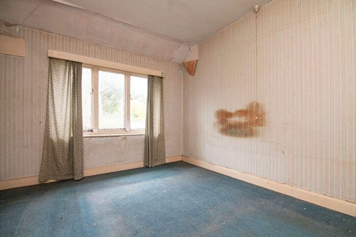3 Bedroom Semi-Detached House For Sale In Redacre Road, Birmingham, B73