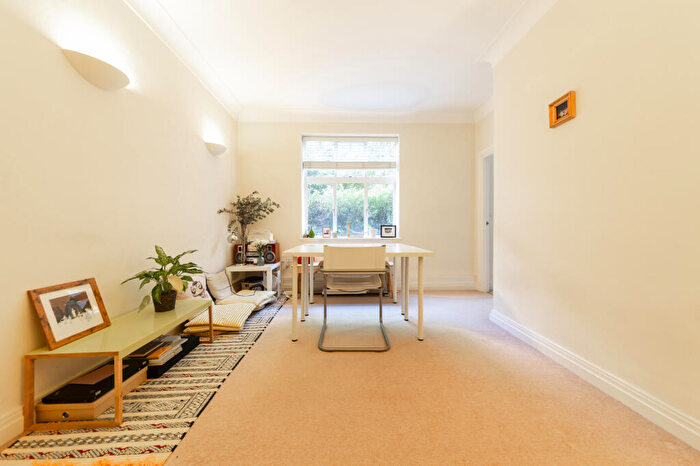 2 Bedroom Apartment To Rent In Belsize Grove, London, NW3