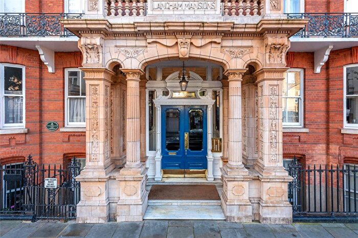 4 Bedroom Flat To Rent In Langham Mansions, Earl's Court Square, London, SW5