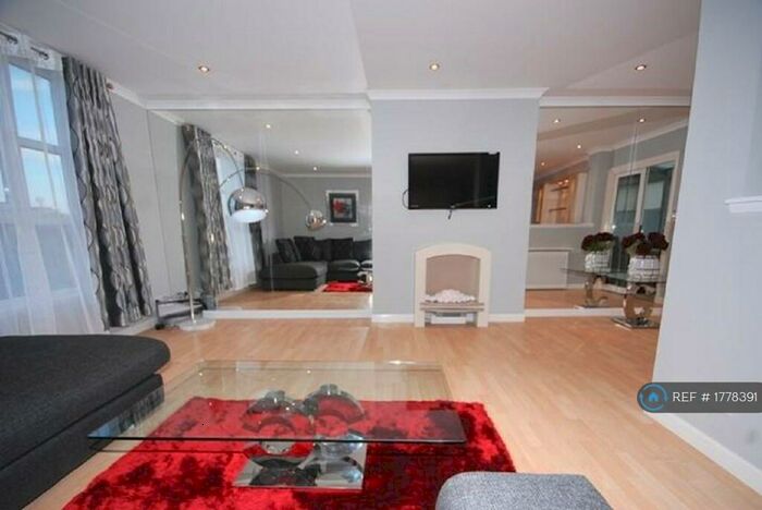 3 Bedroom Penthouse To Rent In New Century House, Aberdeen, AB11