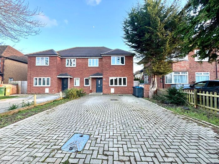 6 Bedroom Semi-Detached House To Rent In Fullers Way South, Chessington, KT9
