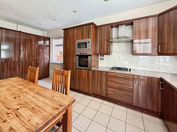 4 Bedroom Semi-Detached House To Rent In Park Drive, Whalley Range, M16