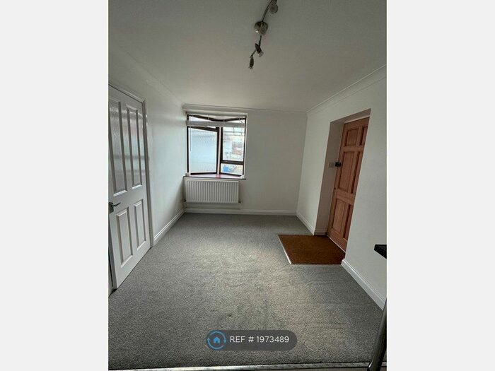 1 Bedroom Flat To Rent In Banstead Road, Carshalton, SM5