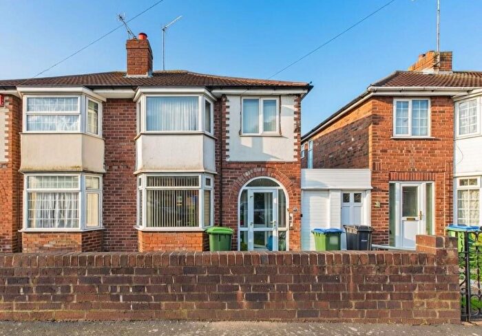 3 Bedroom Semi Detached House For Sale In Bowstoke Road, Birmingham, West Midlands, B43