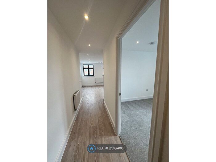 1 Bedroom Flat To Rent In Sloane House, Aylesbury, HP20