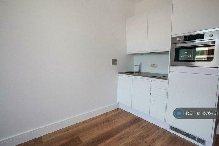 1 Bedroom Flat To Rent In Flowers Way, Luton, LU1