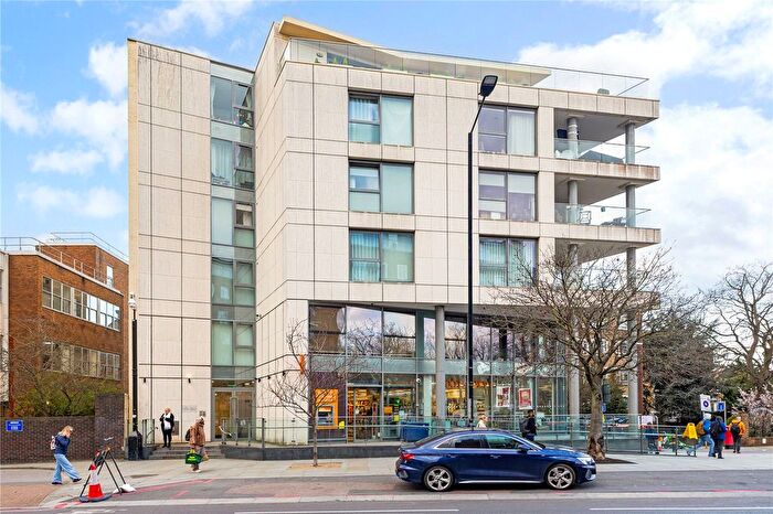 2 Bedroom Flat For Sale In Upper Richmond Road, Putney, London, SW15