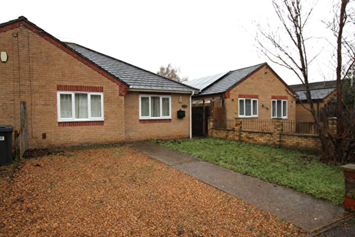 3 Bedroom Bungalow To Rent In Tiverton Way, Cambridge, CB1
