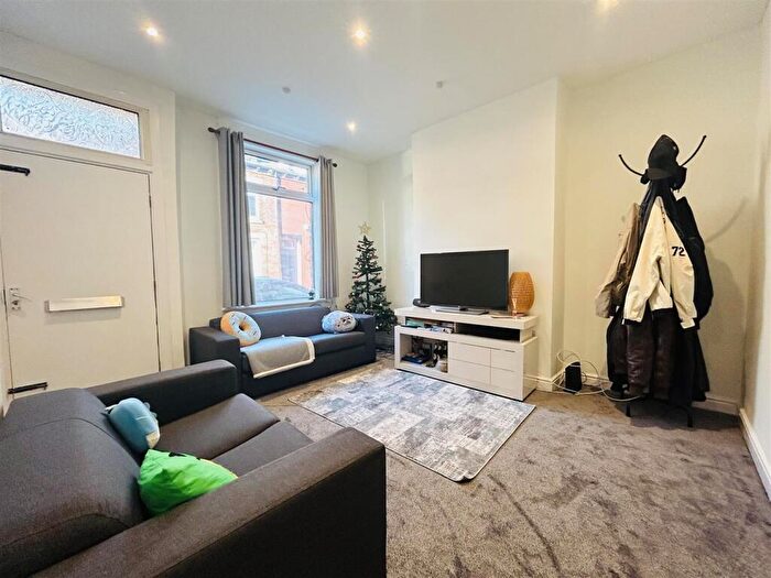 5 Bedroom Terraced House To Rent In Welton Place, Hyde Park, Leeds, LS6