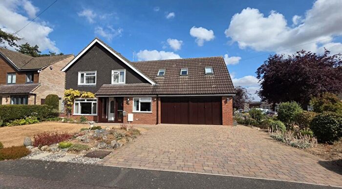 4 Bedroom Detached House For Sale In Valley Crescent, Brackley, NN13