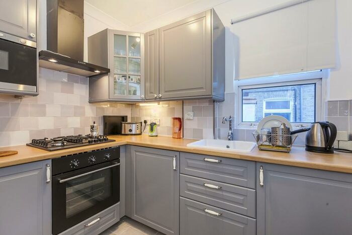 2 Bedroom Flat To Rent In Sandrock Road, SE13
