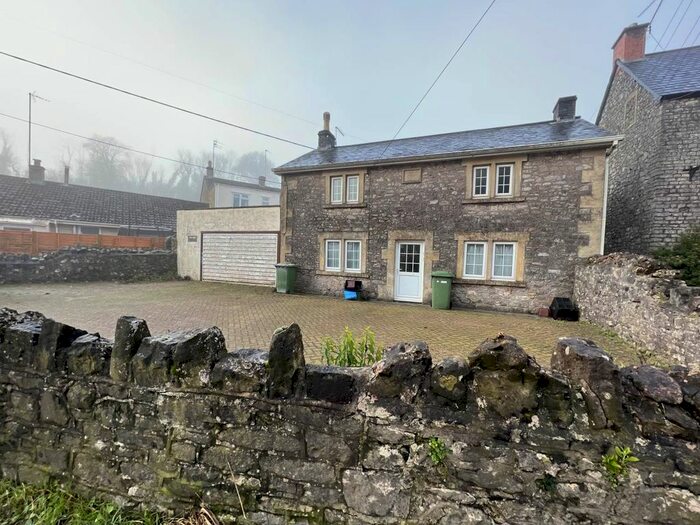 2 Bedroom Flat To Rent In Gurney Slade, Nr Radstock, Somerset, BA3